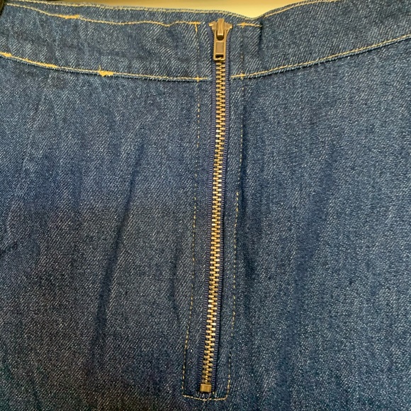 Flare Denim Shorts with Pockets - Picture 3 of 4